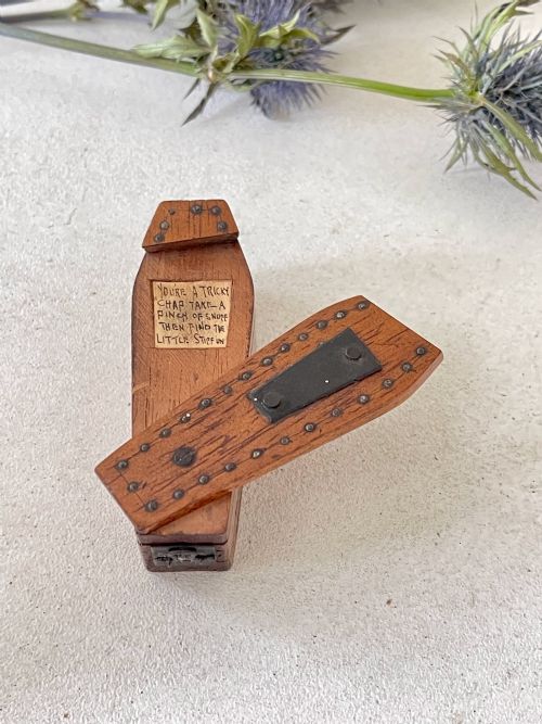 an antique puzzle coffin snuff box motto corrine and figure inside - CATEGORY: ANTIQUE BOXES - DATED 19TH CENTURY