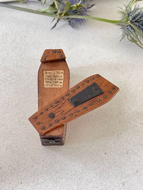 AN ANTIQUE PUZZLE COFFIN SNUFF BOX MOTTO CORRINE AND FIGURE INSIDE - ADDITIONAL PHOTO 7