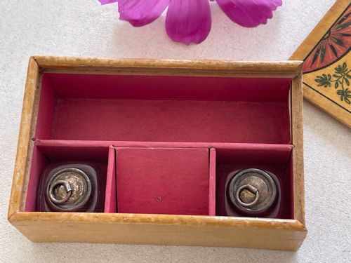 A SMALL ANTIQUE TUNBRIDGE WARE WRITING BOX WITH ORIGINAL INK BOTTLES - ADDITIONAL PHOTO 7