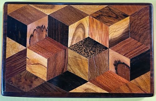 AN ANTIQUE TABLE SNUFF BOX TUMBLING BLOCK DECORATION - ADDITIONAL PHOTO 4