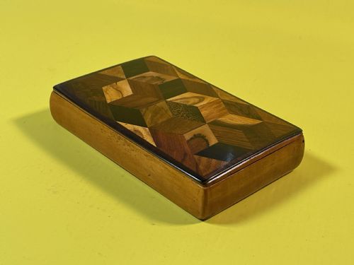 AN ANTIQUE TABLE SNUFF BOX TUMBLING BLOCK DECORATION - ADDITIONAL PHOTO 7