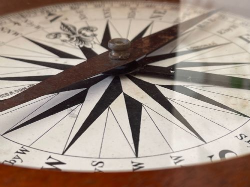 A LARGE MAHOGANY CASED TRAVELLING COMPASS APPROX 21CM W - ADDITIONAL PHOTO 2