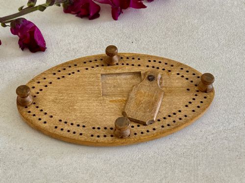 AN ANTIQUE GEORGIAN TUNBRIDGE WARE CRIBBAGE BOARD WITH A BILSTON ENAMEL PLAQUE - ADDITIONAL PHOTO 3