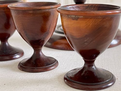 AN ANTIQUE YEW WOOD EGG SALT STAND - ADDITIONAL PHOTO 6
