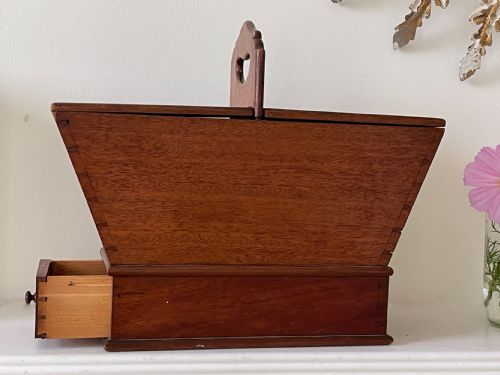 A SMALL ANTIQUE MAHOGANY HOUSEKEEPER'S BOX - ADDITIONAL PHOTO 3