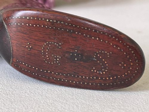AN ANTIQUE TREEN SNUFF SHOE WITH A BIRD FLOWER DECORATION - ADDITIONAL PHOTO 4