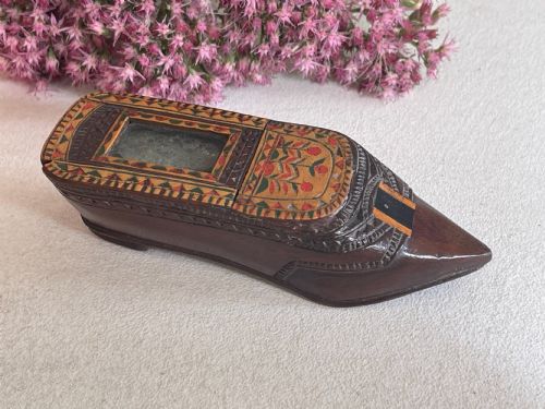 AN ANTIQUE TREEN PAINTED SNUFF SHOE BOX - ADDITIONAL PHOTO 6