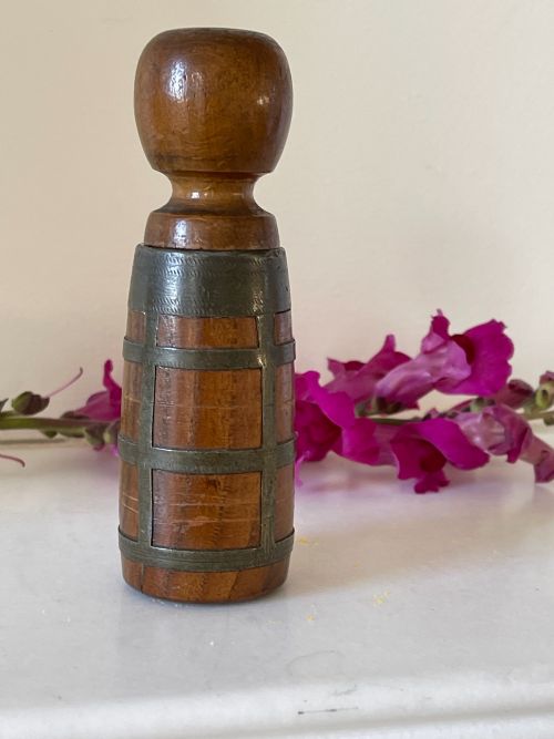 AN ANTIQUE TREEN SNUFF MORTAR AND PESTLE - ADDITIONAL PHOTO 1