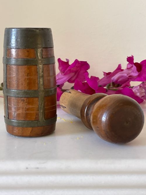 AN ANTIQUE TREEN SNUFF MORTAR AND PESTLE - ADDITIONAL PHOTO 6