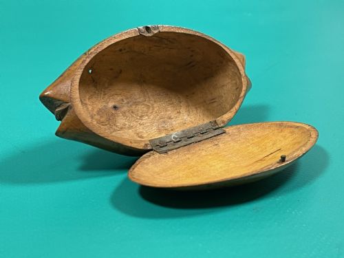 AN ANTIQUE FISH SHAPED SNUFF BOX DOUBLE ENDED - ADDITIONAL PHOTO 3