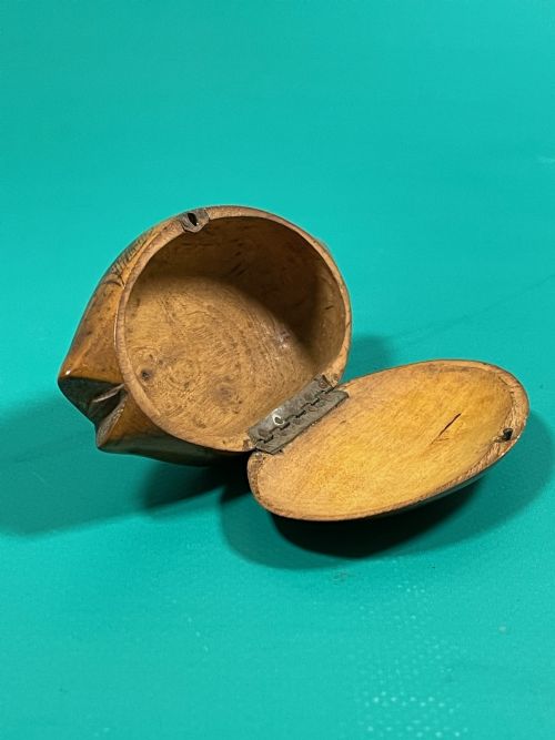 AN ANTIQUE FISH SHAPED SNUFF BOX DOUBLE ENDED - ADDITIONAL PHOTO 4