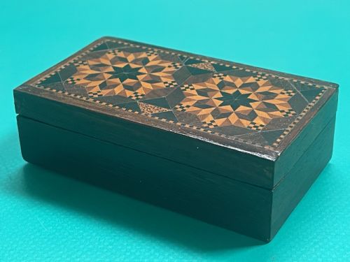 an antique tunbridge ware box for trinkets stamps etc - CATEGORY: ANTIQUE BOXES - DATED 19TH CENTURY