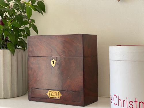 A SMALL ANTIQUE MAHOGANY APOTHECARY BOX - ADDITIONAL PHOTO 2