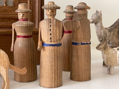A SMALL PINE NOAHS ARK WITH FIGURES ANIMALS - ADDITIONAL PHOTO 6