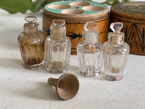 ANTIQUE TUNBRIDGE WARE SCENT BOX WITH BOTTLES AND FUNNEL - ADDITIONAL PHOTO 4
