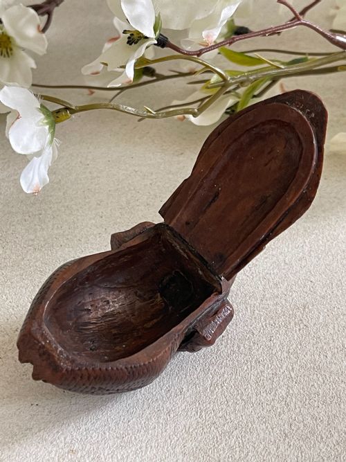 AN ANTIQUE NAPOLEON GRUMBLER SOLDIER SNUFF BOX - ADDITIONAL PHOTO 1