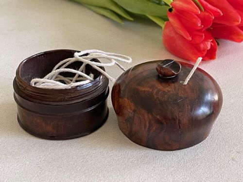 AN UNUSUAL SHAPED ANTIQUE TREEN STRINGTWINE BOX - ADDITIONAL PHOTO 1
