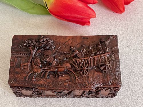 A VERY WELL CARVED SNUFF BOX - ADDITIONAL PHOTO 1