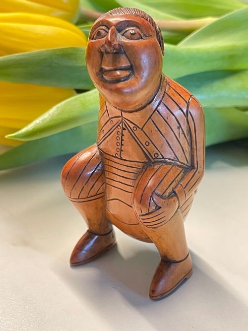 ANTIQUE TREEN CROUCHING MAN SNUFF BOX - ADDITIONAL PHOTO 4