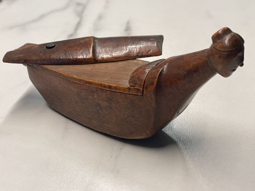 ANTIQUE TREEN BOAT SHAPED SNUFF BOX - ADDITIONAL PHOTO 5