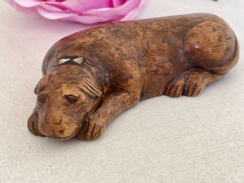 an antique treen dog snuff box - CATEGORY: ANTIQUE BOXES - DATED 19TH CENTURY