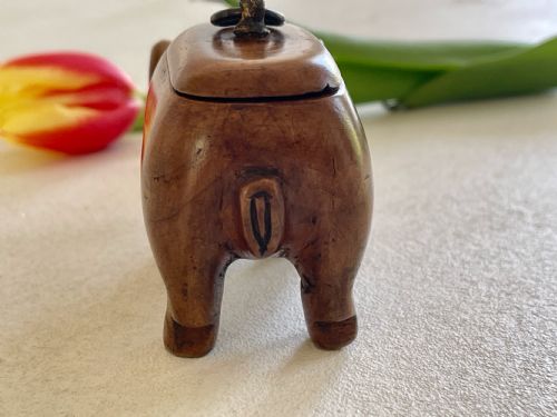 ANTIQUE TREEN PIG SNUFF BOX - ADDITIONAL PHOTO 3
