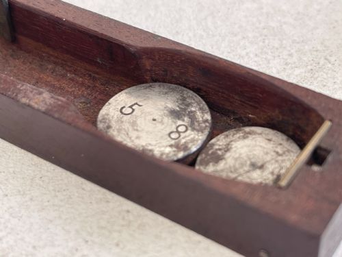 AN UNUSUAL GEORGIAN GUINEA SCALES WITH WEIGHTS - ADDITIONAL PHOTO 1