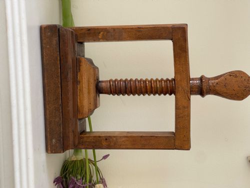 A SMALL ANTIQUE BOOKCARDFLOWER PRESS - ADDITIONAL PHOTO 3