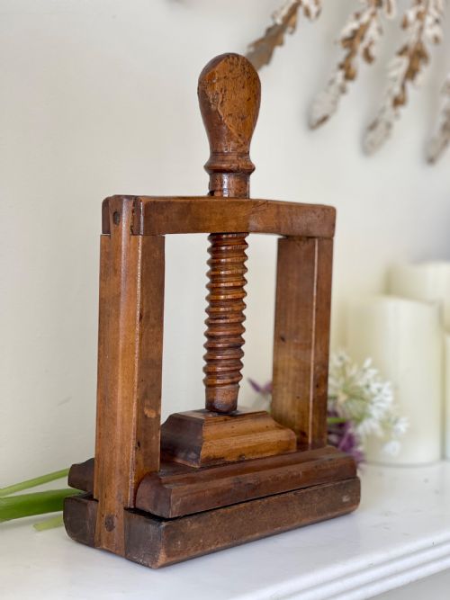 A SMALL ANTIQUE BOOKCARDFLOWER PRESS - ADDITIONAL PHOTO 4
