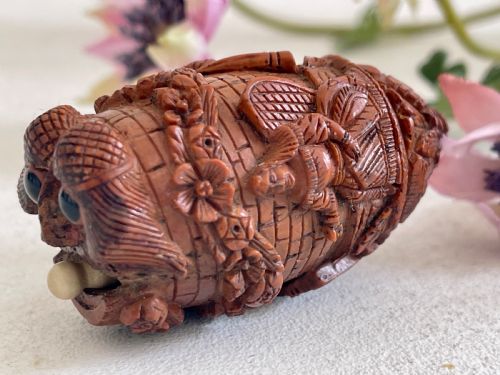 ANTIQUE COQUILLA NUT BUGBEAR SNUFF FLASK - ADDITIONAL PHOTO 3