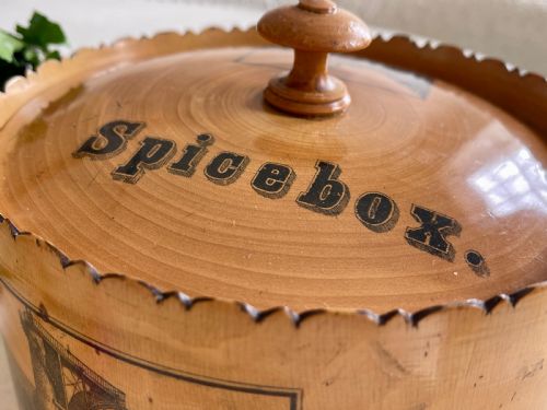 AN ANTIQUE SPICE BOX WITH ALL ITS EIGHT POTS INSIDE - ADDITIONAL PHOTO 2