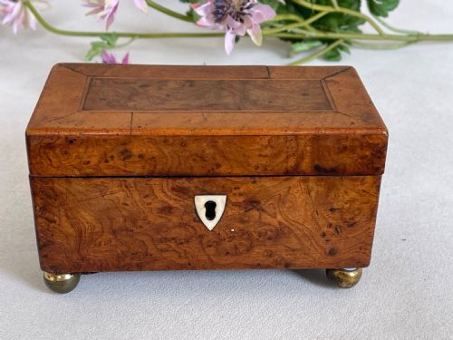 A MINIATURE GEORGIAN YEW WOOD TEA CADDY - ADDITIONAL PHOTO 1