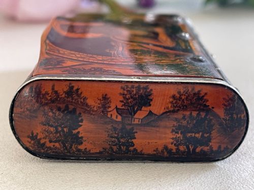 A RARE PENWORK SNUFF BOX OF EXCEPTIONAL QUALITY OWNED BY JEAN MATHIEU NISEN - ADDITIONAL PHOTO 6