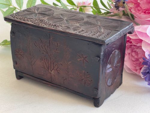 ANTIQUE MINIATURE COFFER FOR LACE ETC - ADDITIONAL PHOTO 3