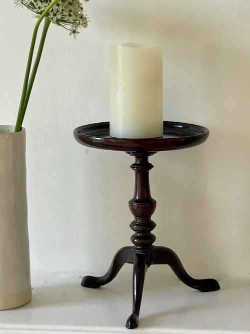AN ANTIQUE MINI TRIPOD TABLE CANDLE STAND - ADDITIONAL PHOTO 3