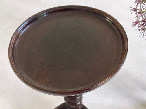 AN ANTIQUE MINI TRIPOD TABLE CANDLE STAND - ADDITIONAL PHOTO 4