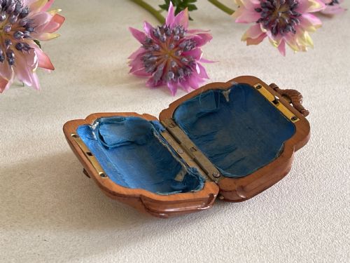 ANTIQUE TREEN COINSOVEREIGN PURSE - ADDITIONAL PHOTO 1