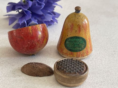 ANTIQUE TREEN NUTMEG GRATER TUNBRIDGE WARE - ADDITIONAL PHOTO 1