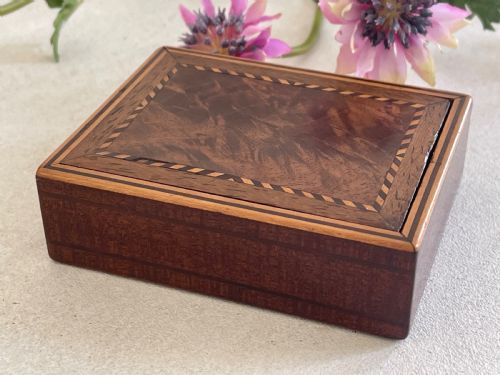 A RECTANGULAR DOUBLE SIDED INLAID ANTIQUE SNUFF BOX - ADDITIONAL PHOTO 2