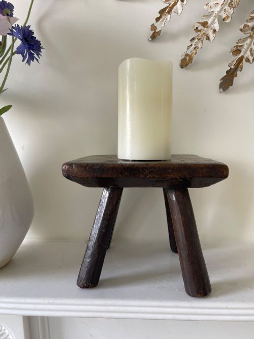AN ANTIQUE BURR OAK CANDLESTAND STOOL - ADDITIONAL PHOTO 5