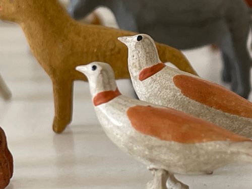 AN UNUSUALLY SMALL NOAHS ARK APPROX 80 ANIMALS BIRDS INSECTS 8 FIGURES - ADDITIONAL PHOTO 7