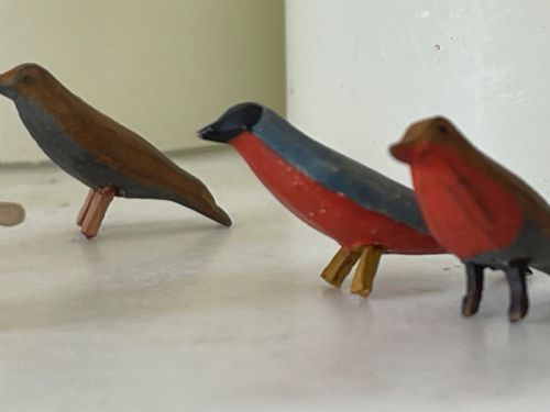 AN UNUSUALLY SMALL NOAHS ARK APPROX 80 ANIMALS BIRDS INSECTS 8 FIGURES - ADDITIONAL PHOTO 10