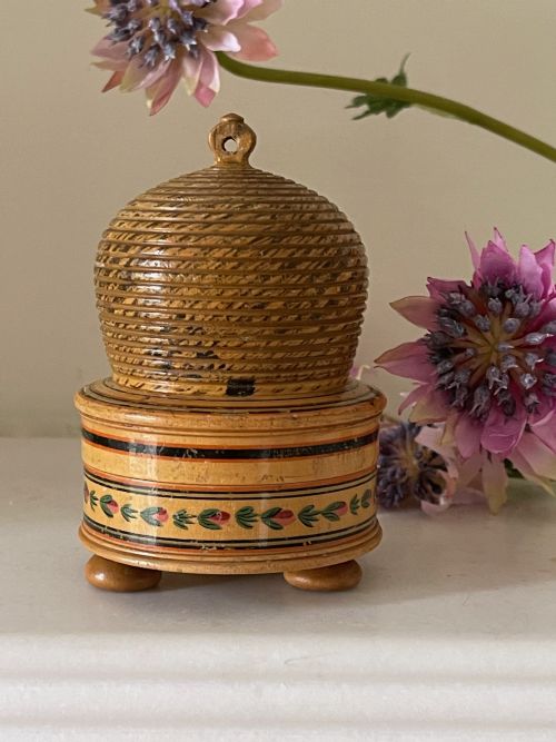 A GOOD SIZED BEE HIVE PIN POPPET AND BOX - ADDITIONAL PHOTO 1