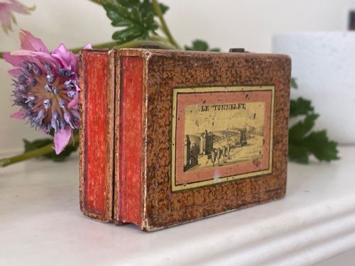 A SMALL ANTIQUE BOX IN THE FORM OF TWO STACKING BOOKS - ADDITIONAL PHOTO 3