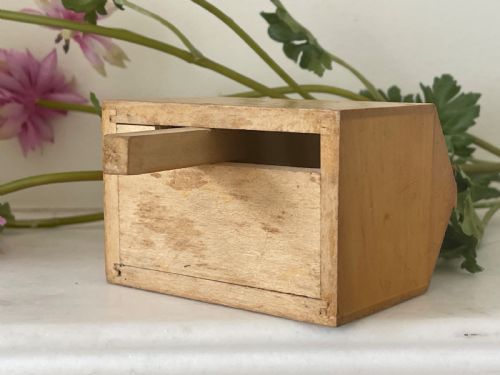 A SMALL ANTIQUE MAUCHLINE WARE COTTAGE MONEY BOX - ADDITIONAL PHOTO 2
