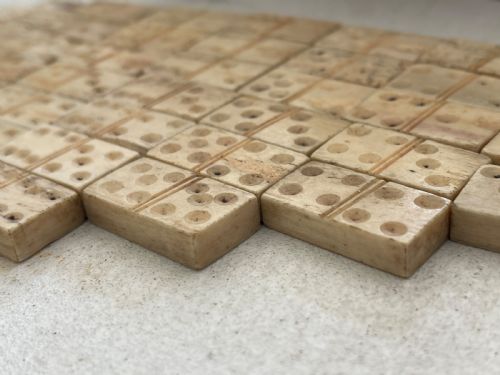 ANTIQUE PRISONER OF WAR BONE DOMINOES DOUBLE NINE SET - ADDITIONAL PHOTO 3