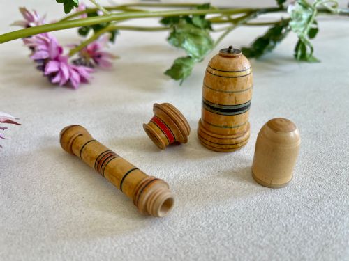A GEORGIAN TUNBRIDGE WARE NEEDLE THIMBLE CASE - ADDITIONAL PHOTO 1