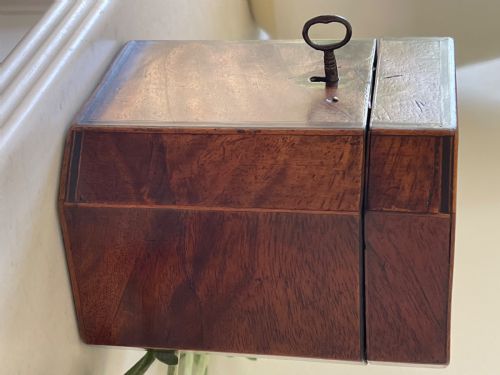 A SMALL GEORGIAN MAHOGANY TEA CADDY - ADDITIONAL PHOTO 6