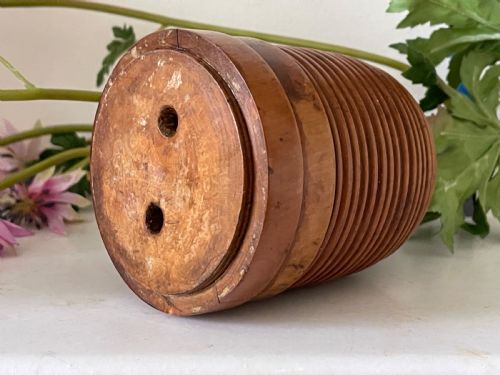 AN ANTIQUE TREEN BEE HIVE MONEY BOX - ADDITIONAL PHOTO 2