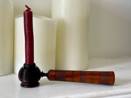 A RARE ANTIQUE TREEN TRAVELLING CANDLESTICK - ADDITIONAL PHOTO 1